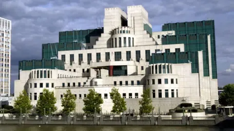 The UK's Secret Intelligence Service Launches Encrypted Platform to Recruit Spies in the Russian Federation
