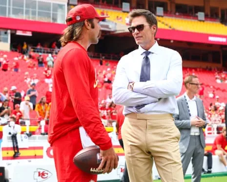 Tom Brady sparks fan criticism after showing up in Raiders team booth
